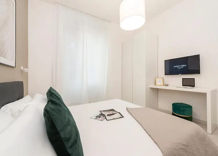 White Flat Santa Croce